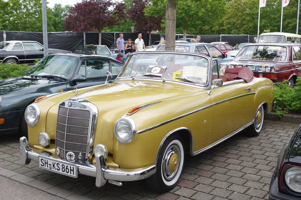 Mercedes-Benz 120 photo
