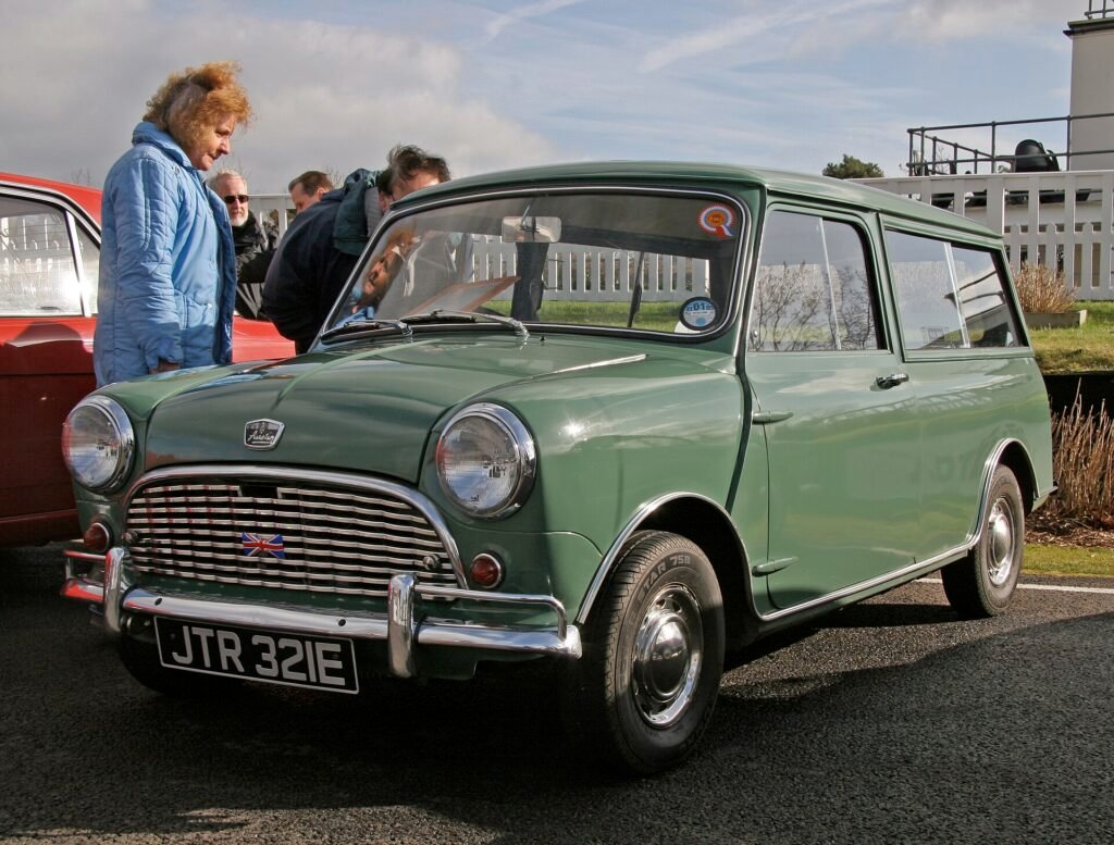 Austin Mini Traveller photo