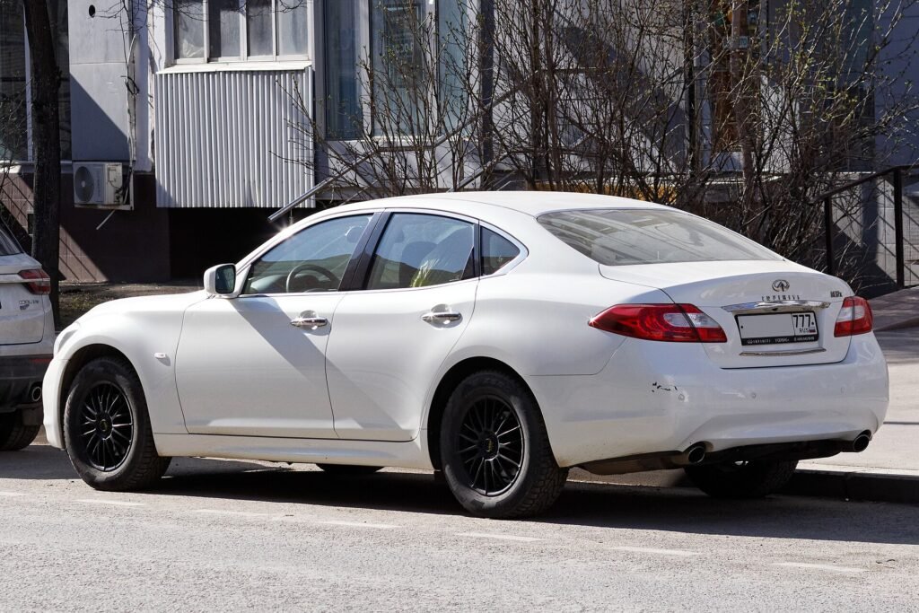 Infiniti M37X photo