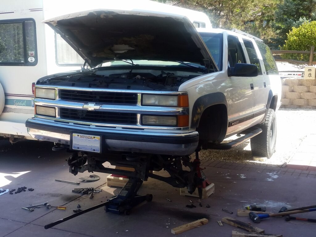 GMC C1500 Suburban photo