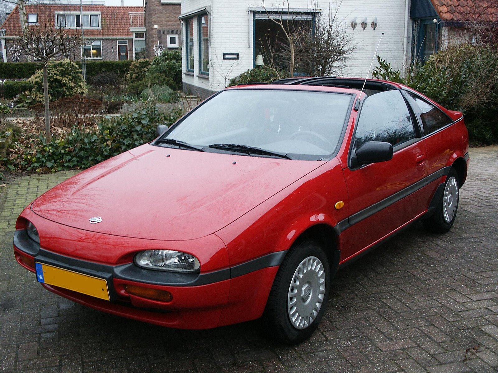 Nissan 100