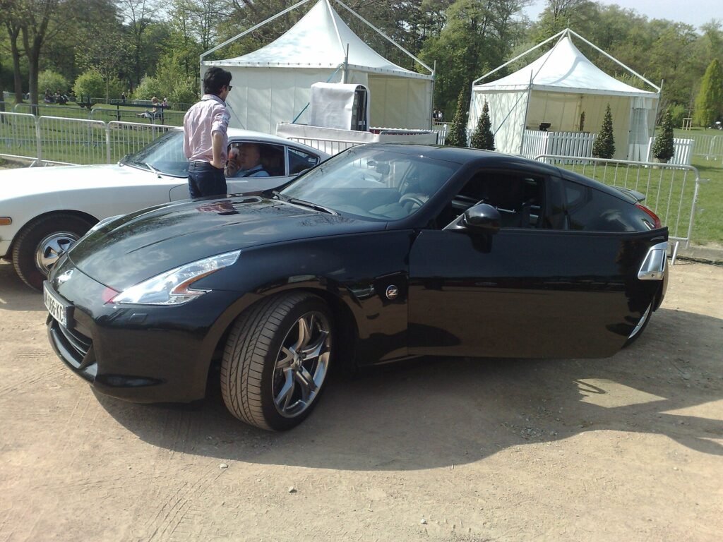 Nissan 370 photo