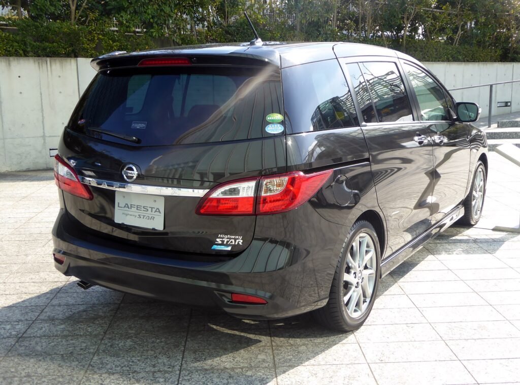 Nissan Lafesta photo
