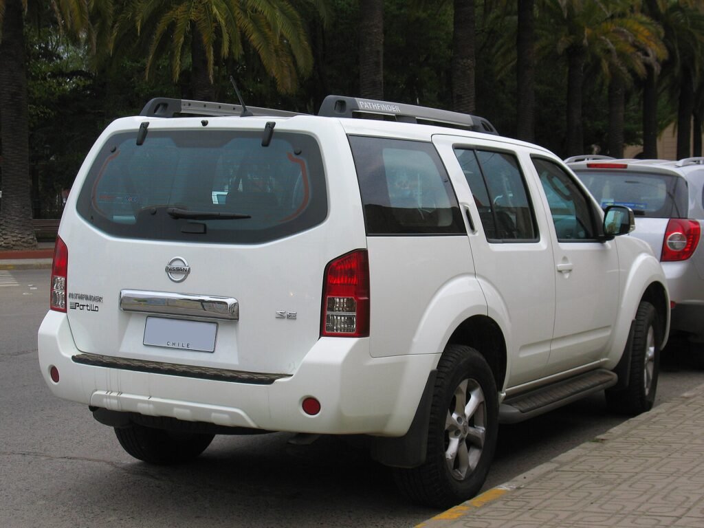 Nissan Pathfinder Se photo