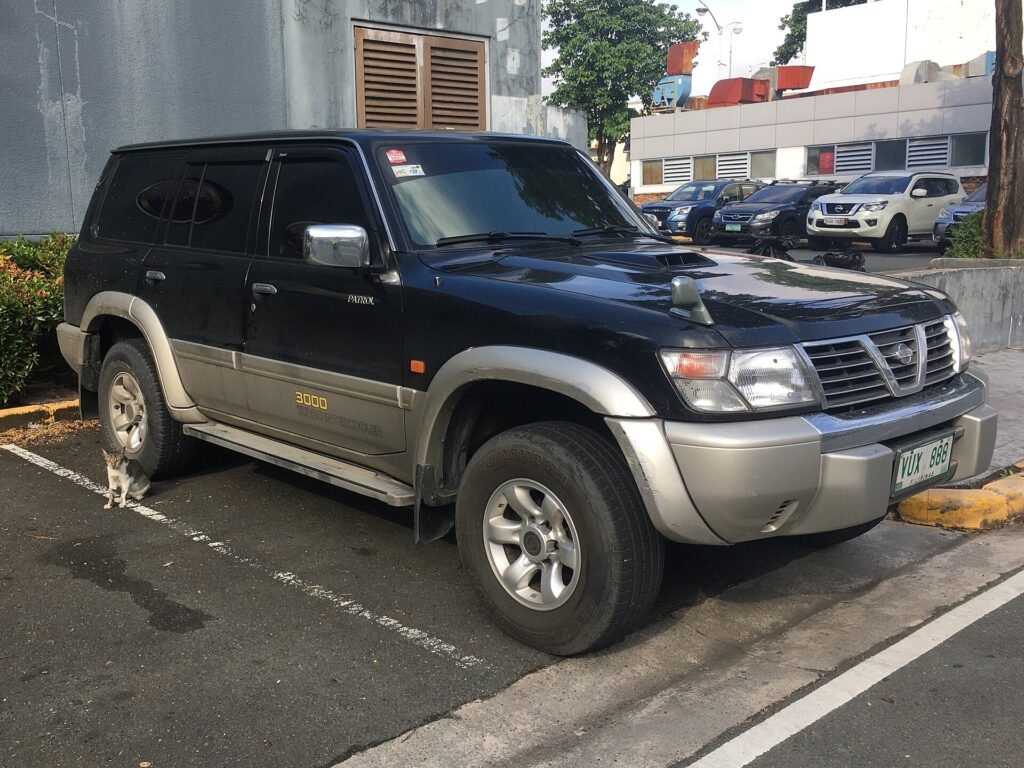 Nissan Safari photo