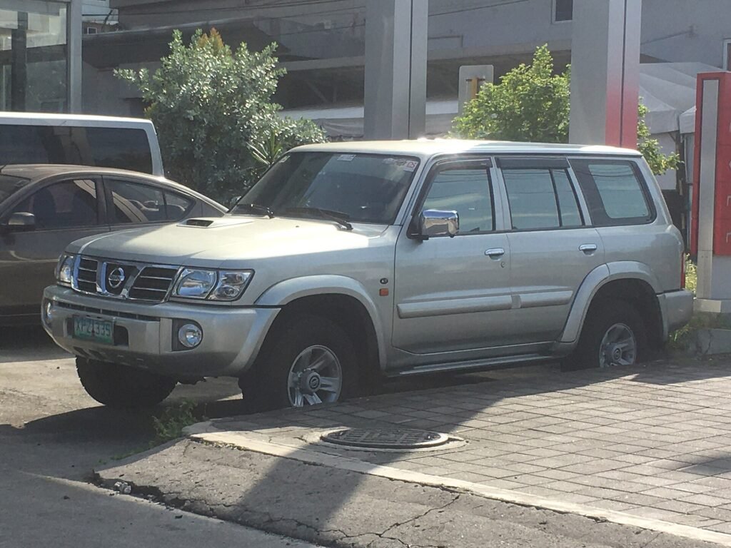 Nissan Safari photo