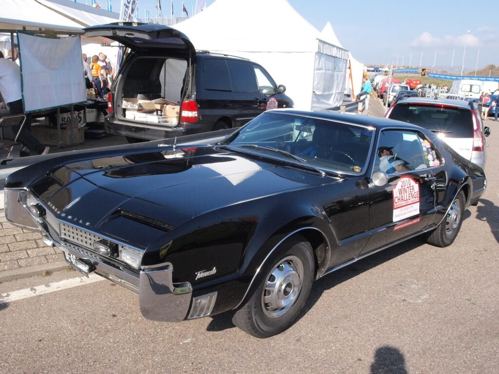 Oldsmobile Tornado photo