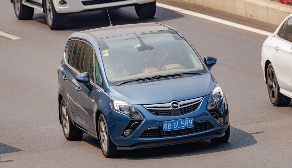 Opel Zafira photo