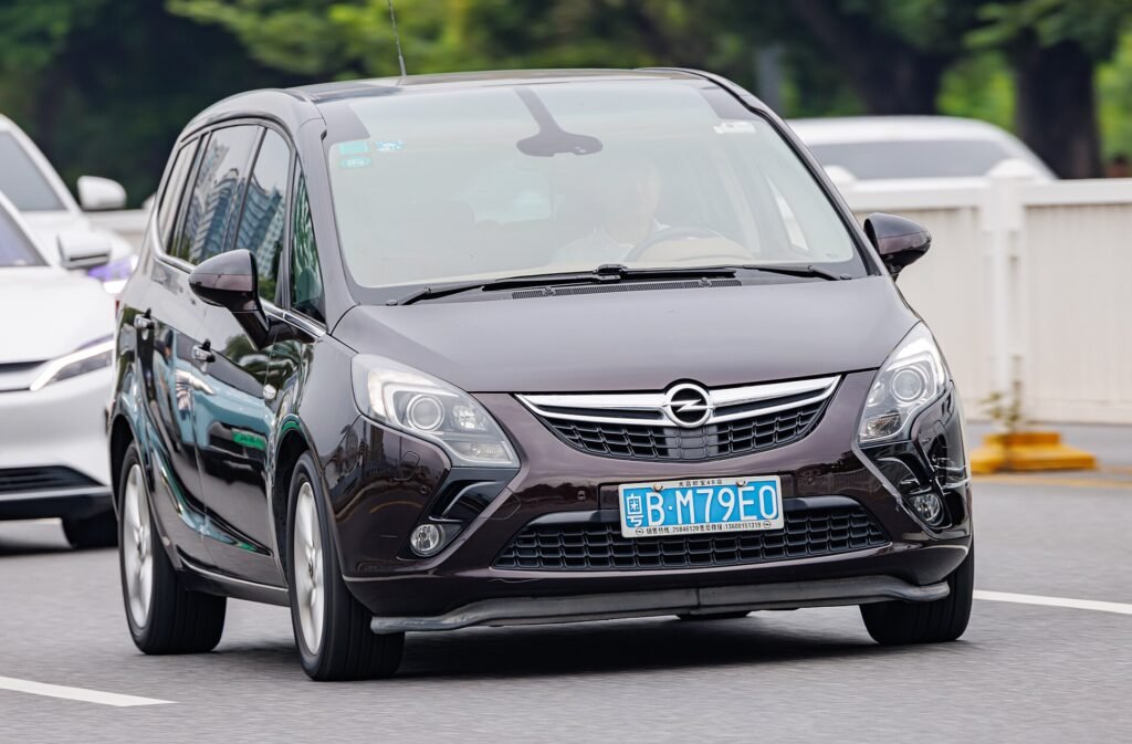 Opel Zafira photo