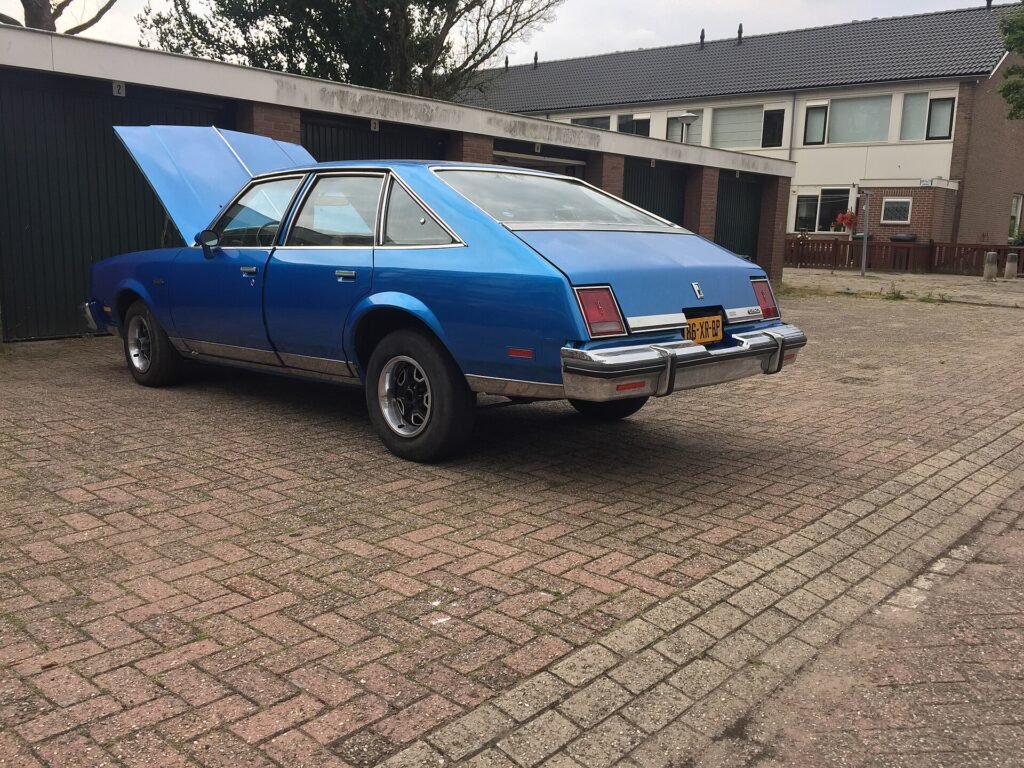 Oldsmobile Cutlass Salon Brougham photo