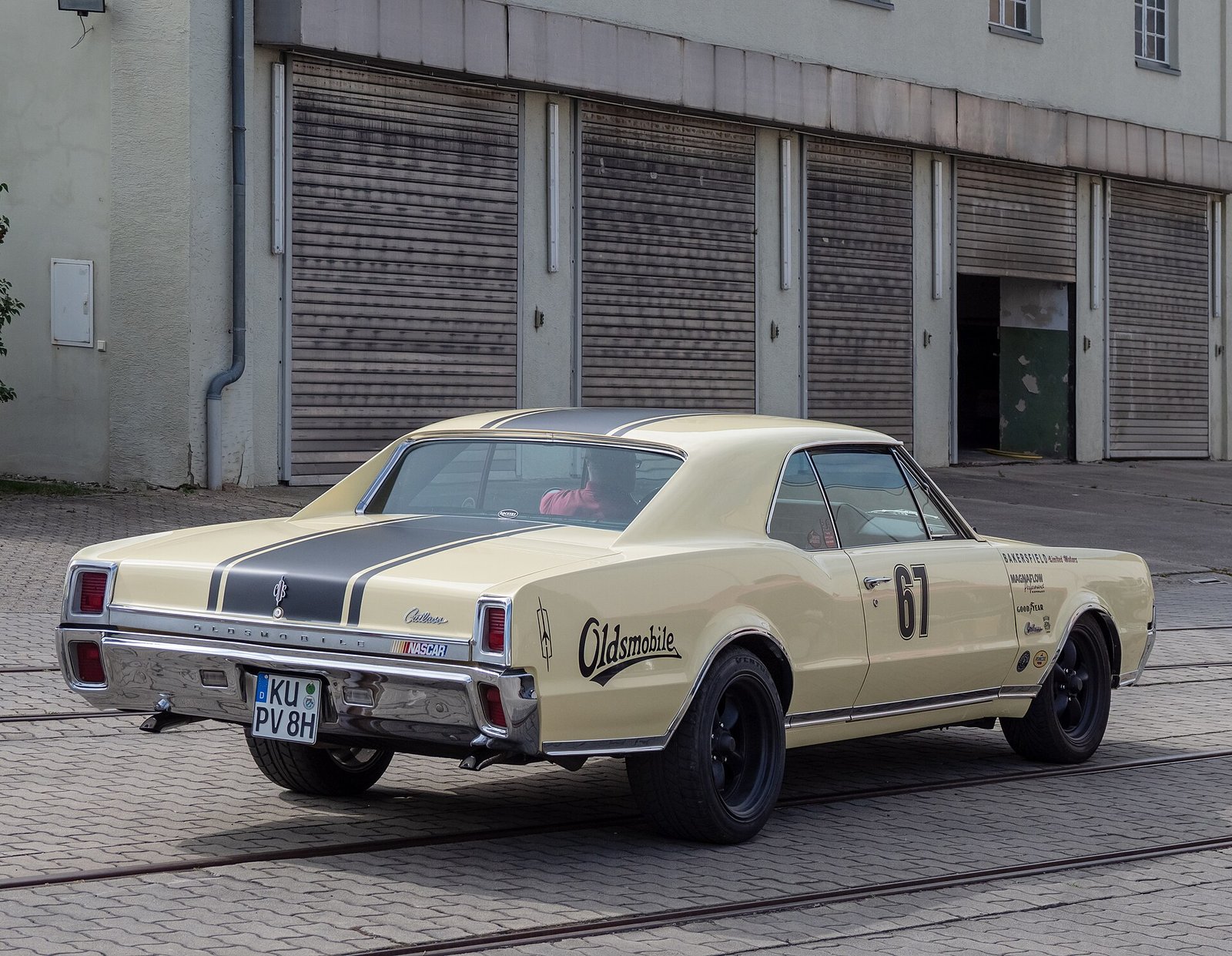 Oldsmobile Holiday