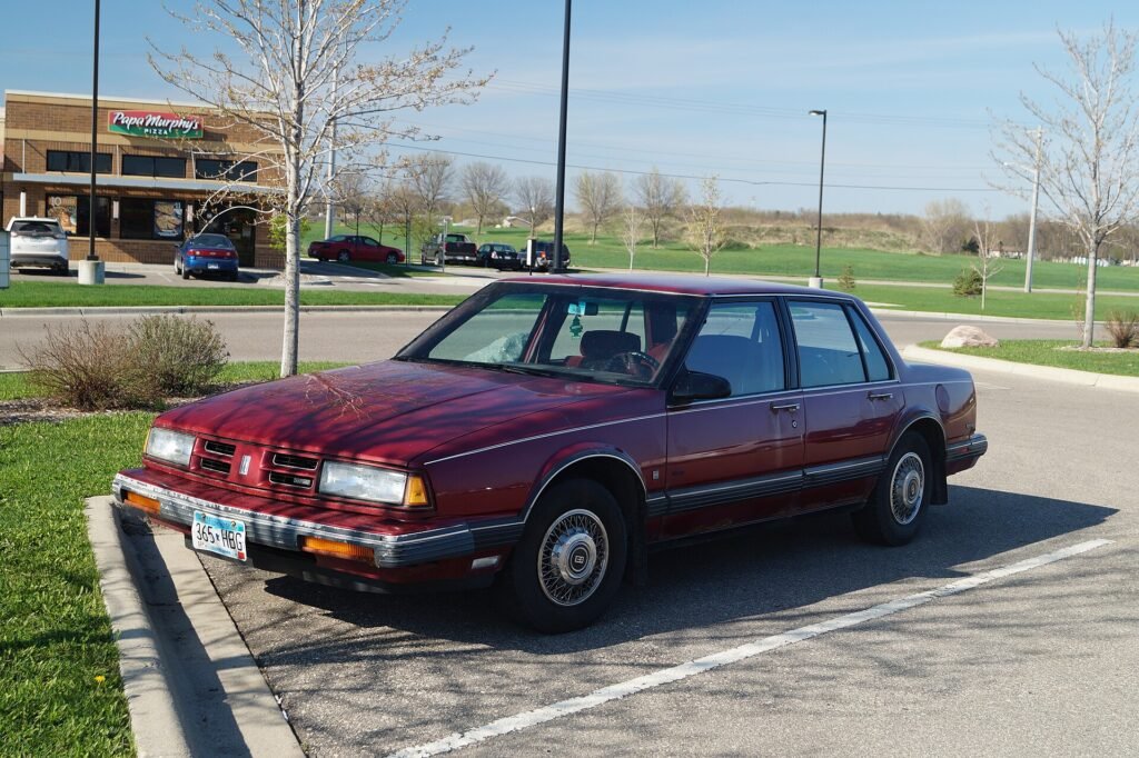 Oldsmobile Delta 88 Royale Brougham photo