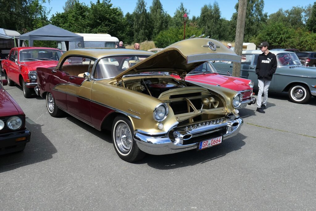 Oldsmobile Holiday photo