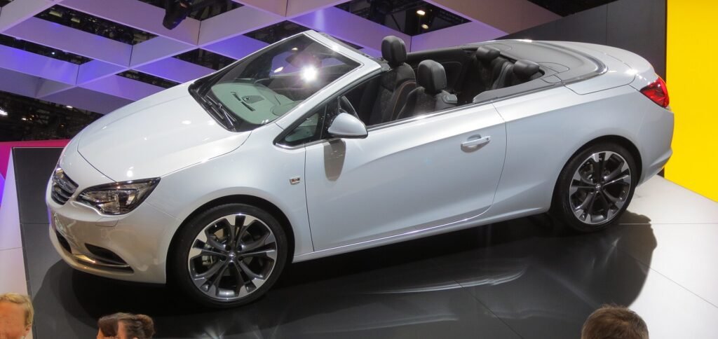 Opel Cascada photo