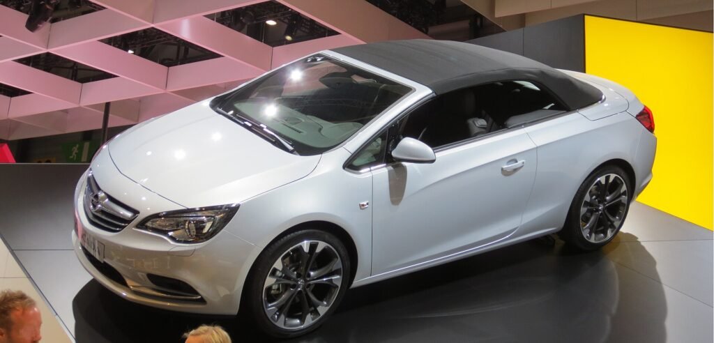 Opel Cascada photo