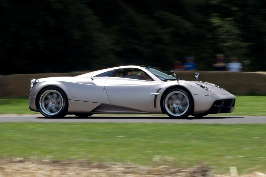 Pagani Huayra photo