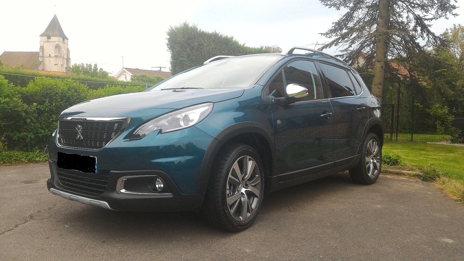 Peugeot E-2008