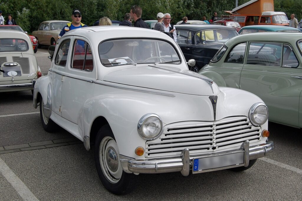 Peugeot 203 photo