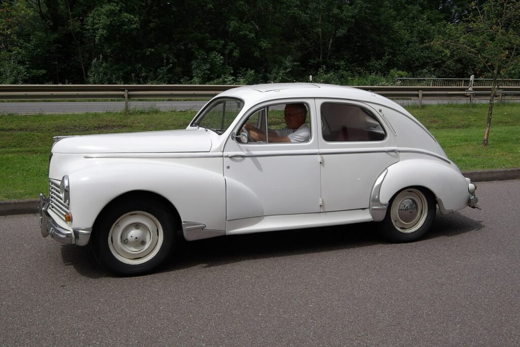 Peugeot 203 photo