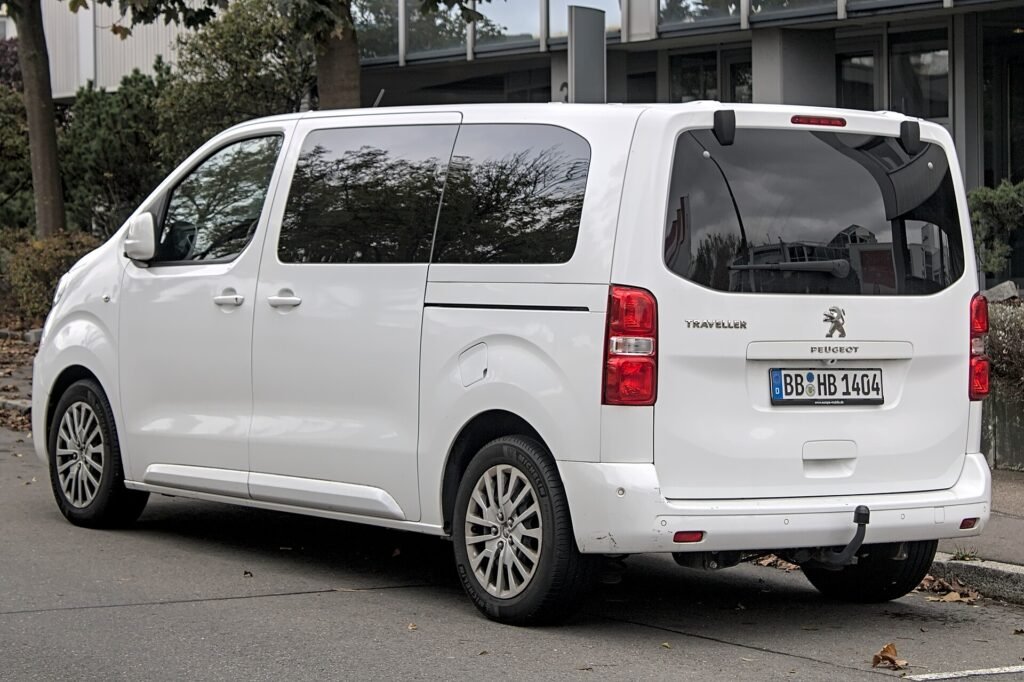 Peugeot Traveller photo