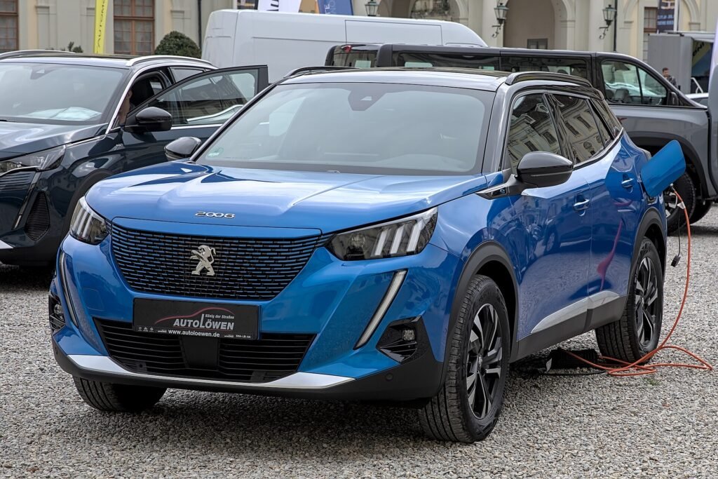 Peugeot E-2008 photo
