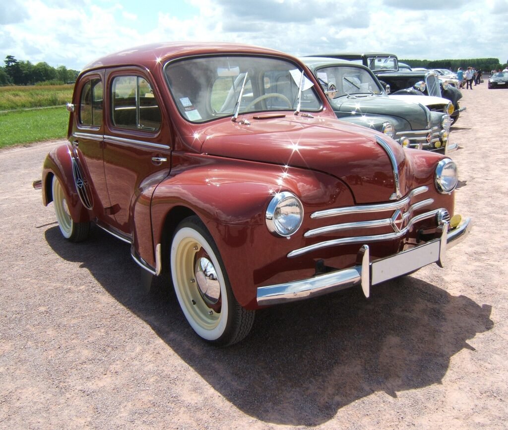 Renault 4CV photo