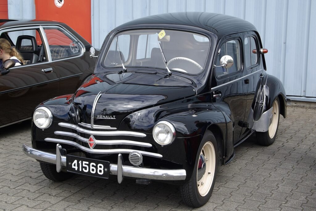 Renault 4CV photo