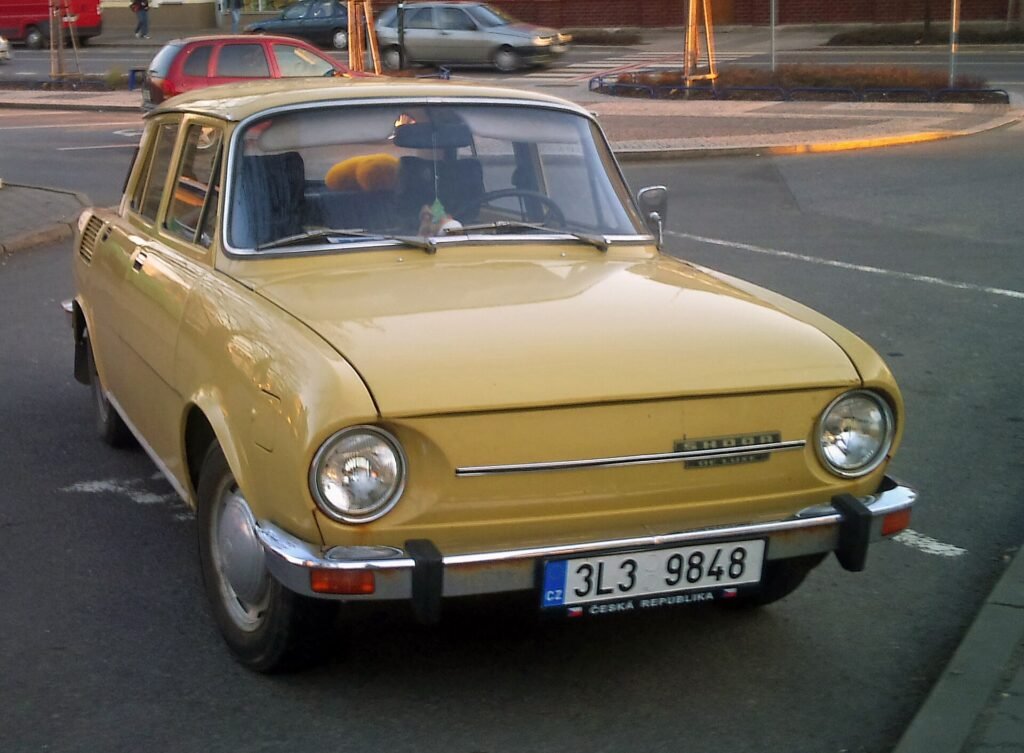 Škoda 100 photo