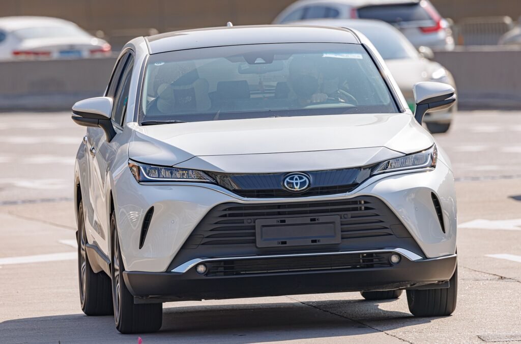 Toyota Harrier photo