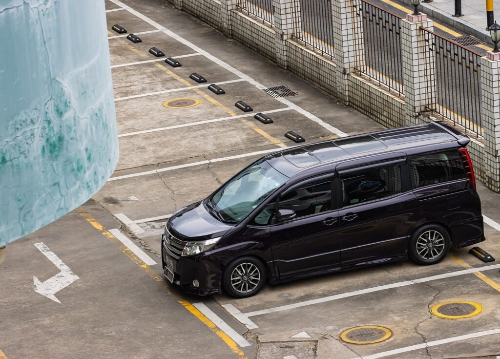 Toyota Noah photo