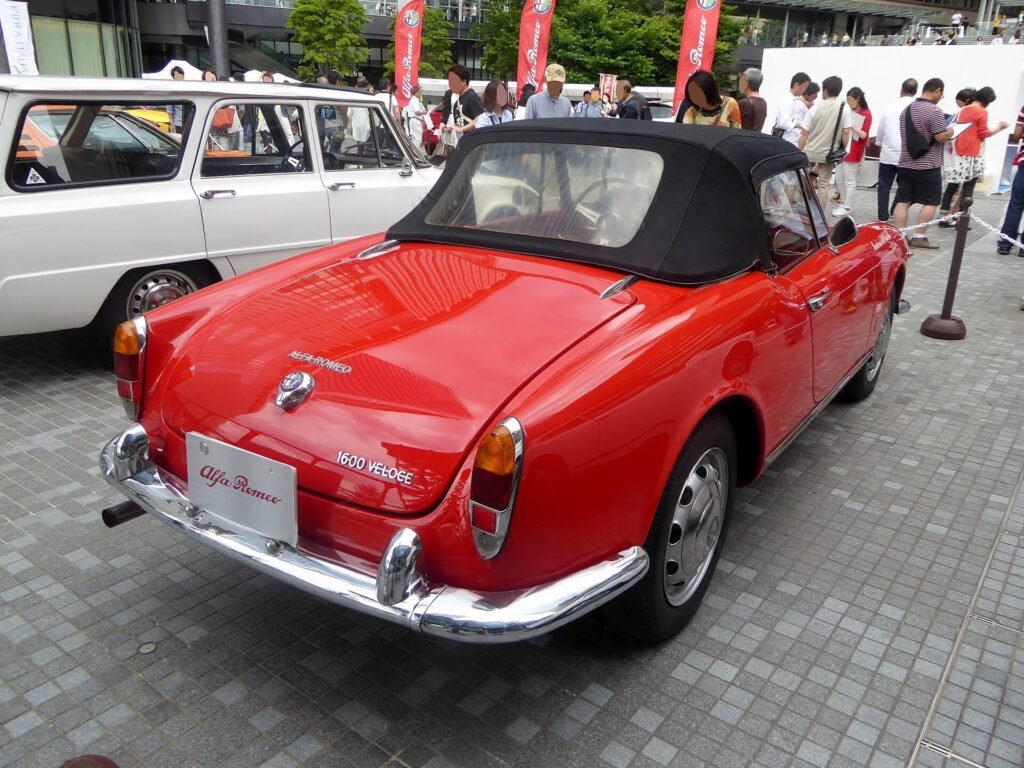 Alfa Romeo Spider 1600 photo