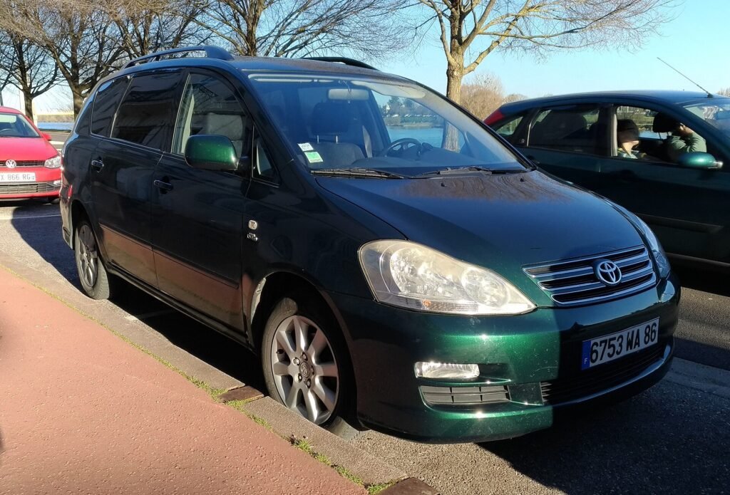 Toyota Avensis photo