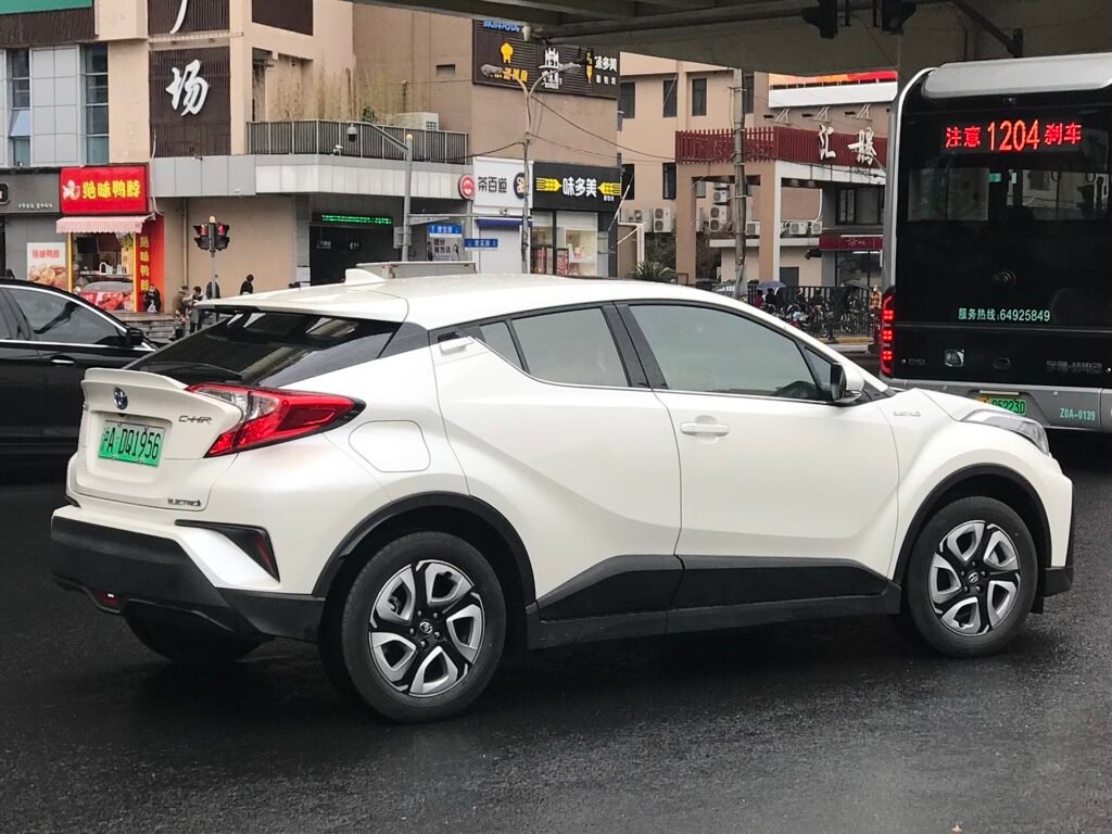 Toyota C-HR photo