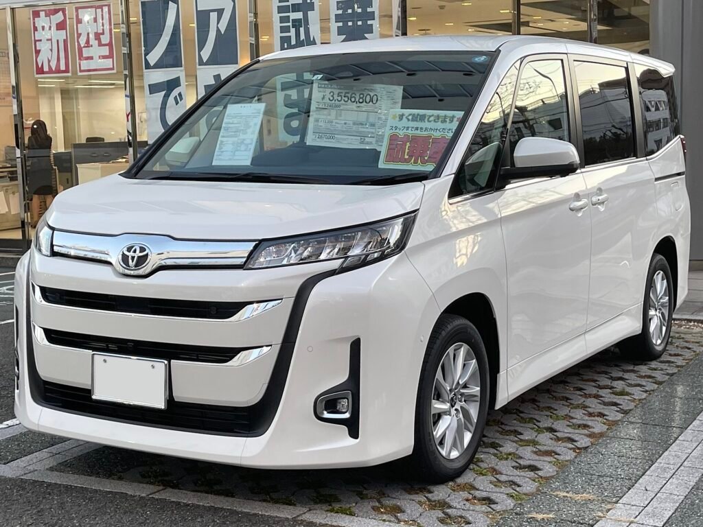 Toyota Esquire photo