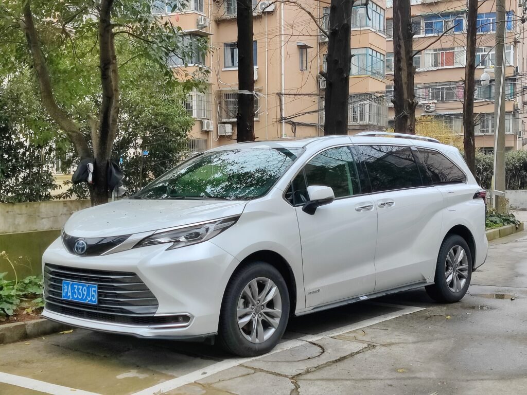 Toyota Sienna photo