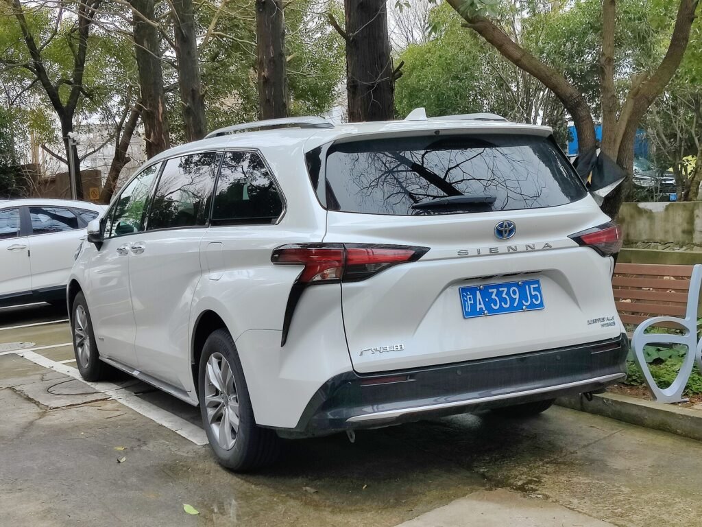 Toyota Sienna photo