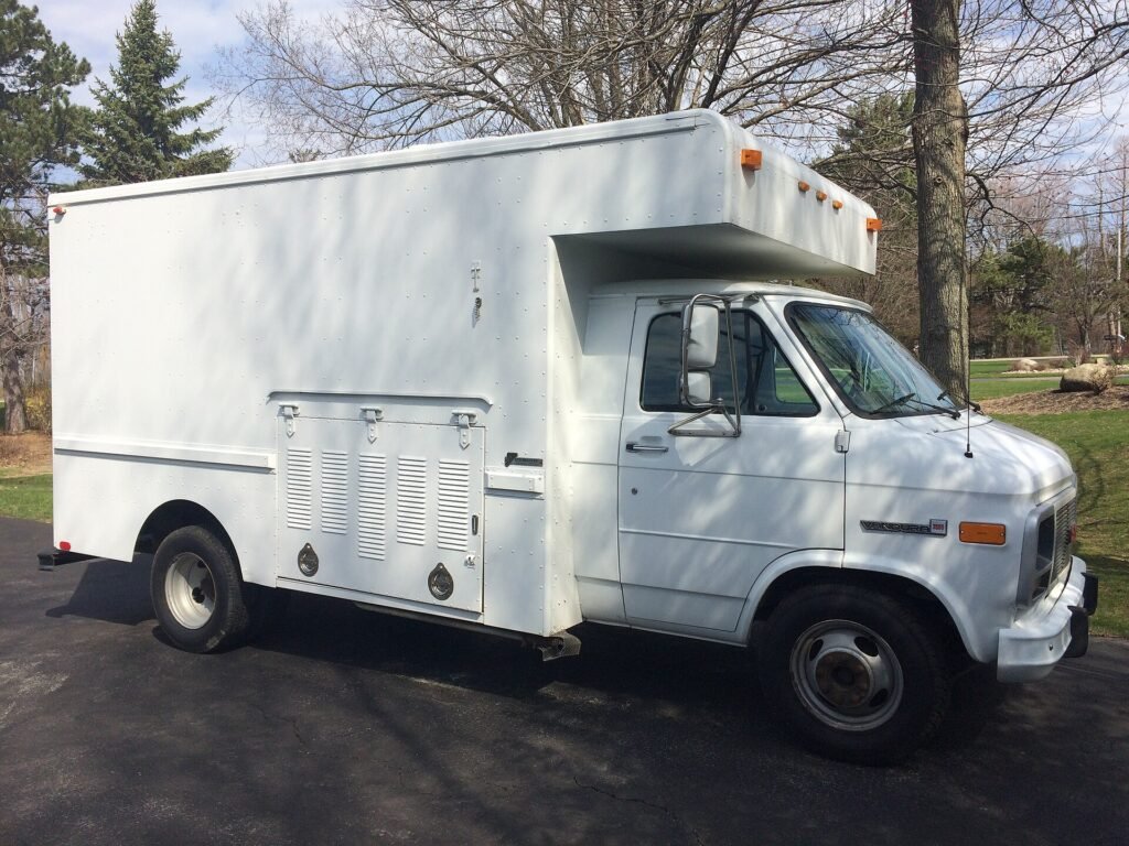 GMC Vandura 3500 photo