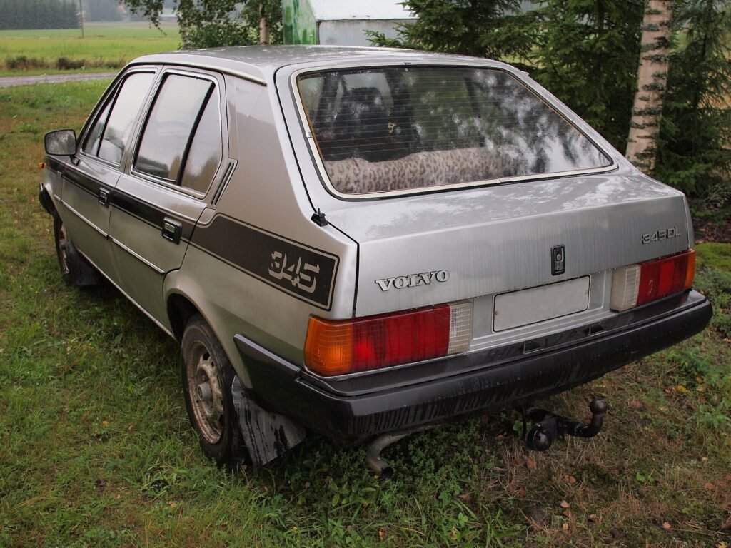 Volvo 345 photo