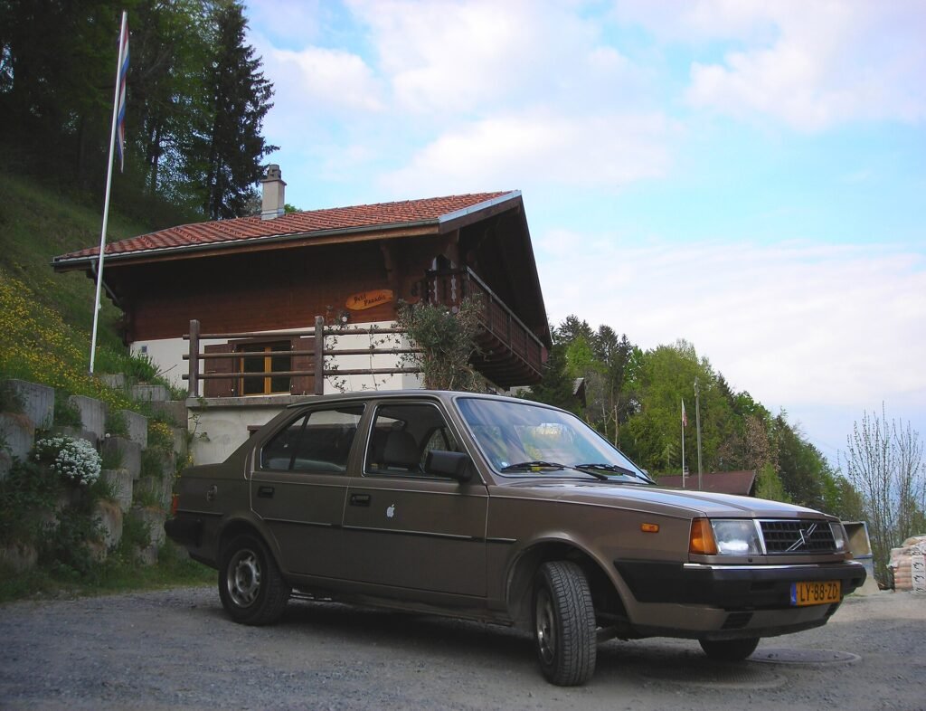 Volvo 360 photo