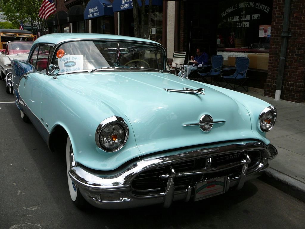 Oldsmobile Deluxe