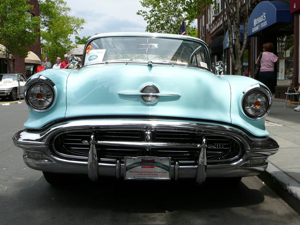Oldsmobile Deluxe photo