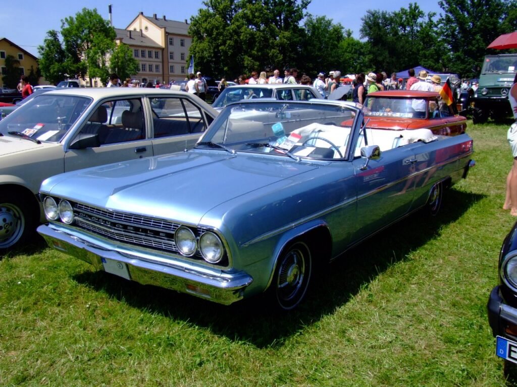 Oldsmobile F85 photo