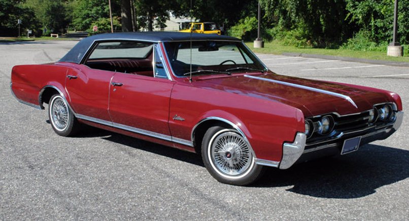 Oldsmobile Cutlass 4-4-2 photo