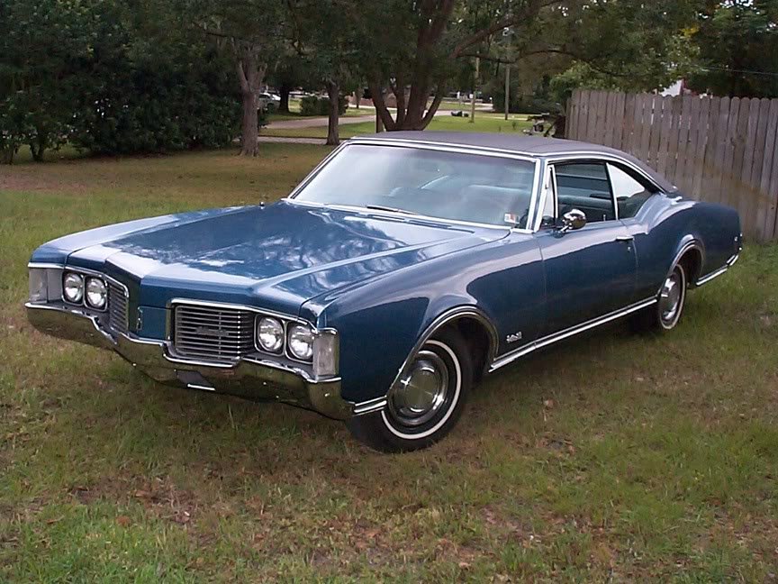 Oldsmobile 88 Holiday photo