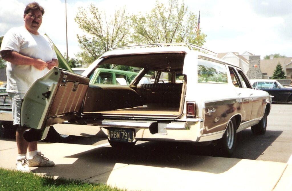 Chevrolet Kingswood photo