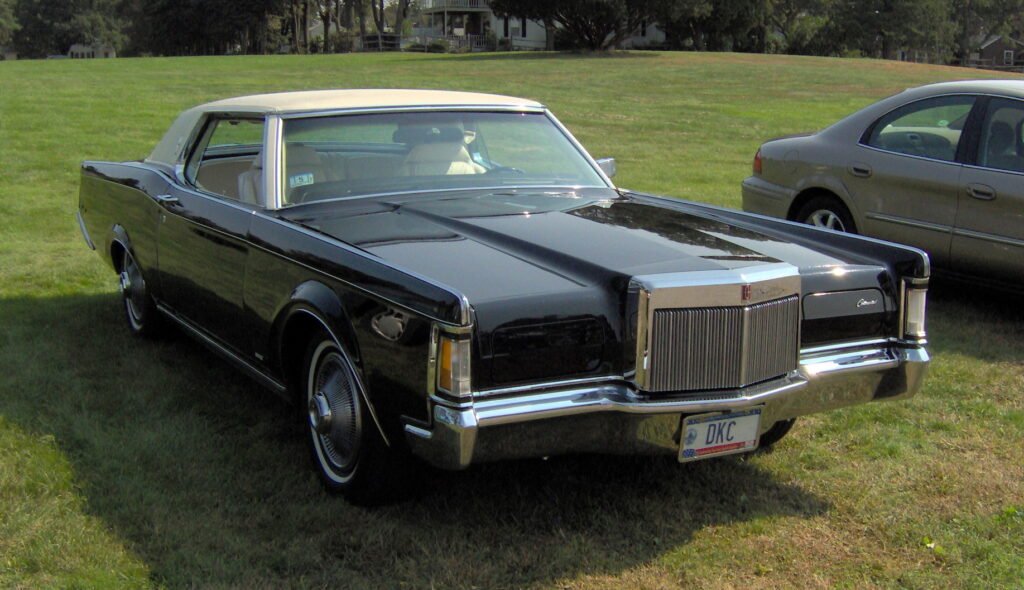 Lincoln Continental Mark 5 photo