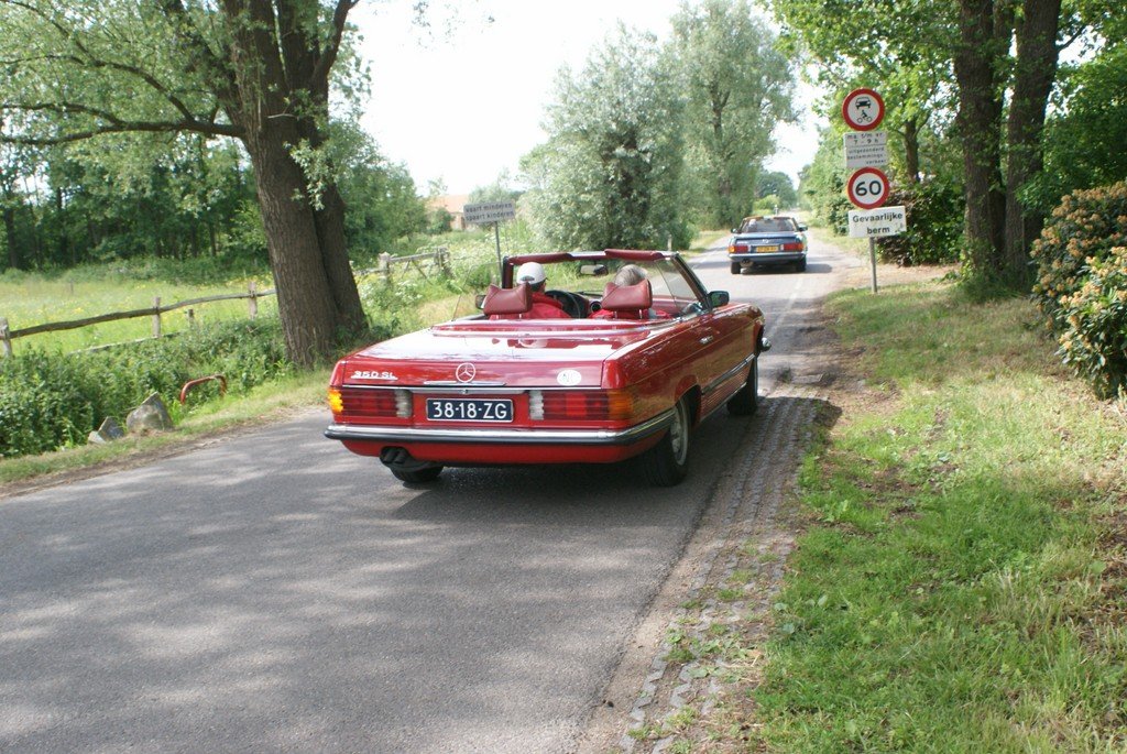 Mercedes-Benz 350 SL photo