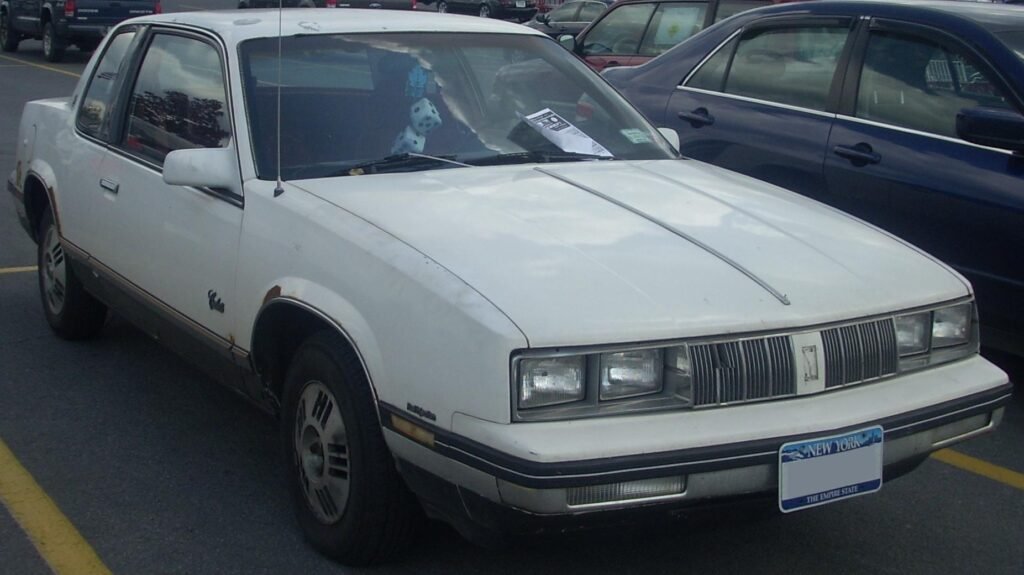 Oldsmobile Cutlass Calais photo