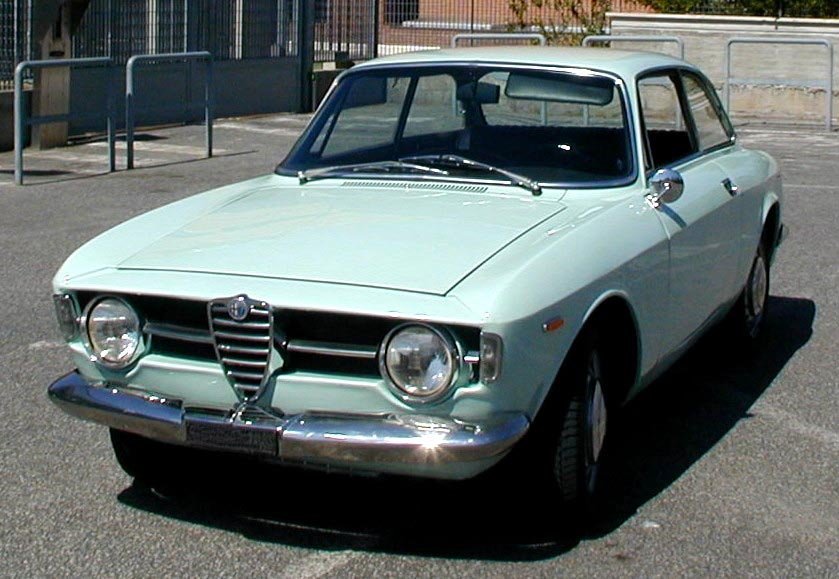 Alfa Romeo GT 1300 Junior photo