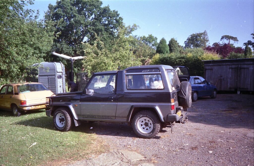 Daihatsu Fourtrak photo